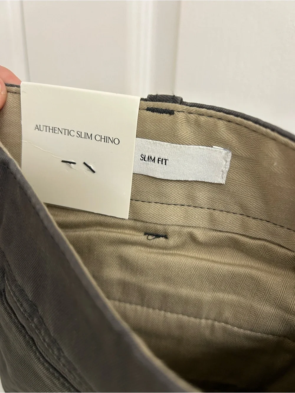 NWT Banana Republic Men’s Athletic Slim Stretch Chino, 34 waist 34 length